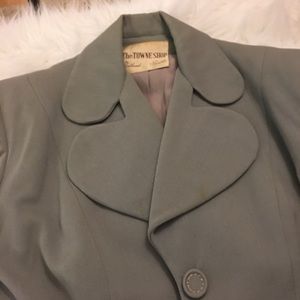 Vintage 1940s Gray Peplum Suit, Botton Front